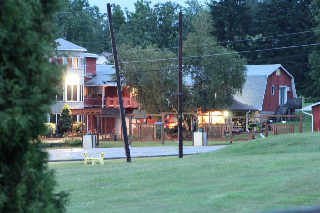 Red Barn Village Bed & Breakfast Clarks Summit Exterior foto